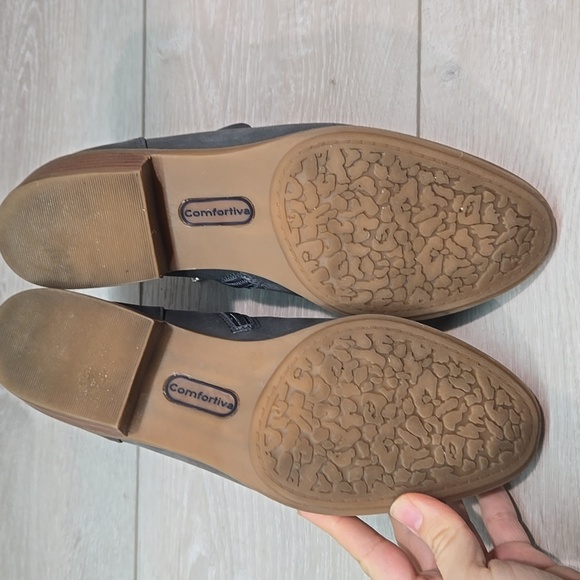 Comfortiva Women's Ankle Pillowtop Leather Memory Foam Boots Shoes Sz 7.5M - Picture 9 of 11